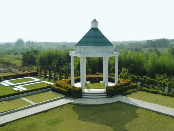 Makam Tipe Paviliun di San Diego Hills Karawang dengan desain elegan, dikelilingi taman hijau yang asri dan fasilitas eksklusif untuk memberikan penghormatan terbaik bagi orang tercinta.