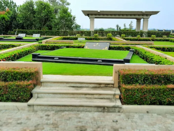 Makam Tipe Private Estate di San Diego Hills, menampilkan pemakaman yang elegan dan tenang dengan pemandangan alam yang menenangkan.